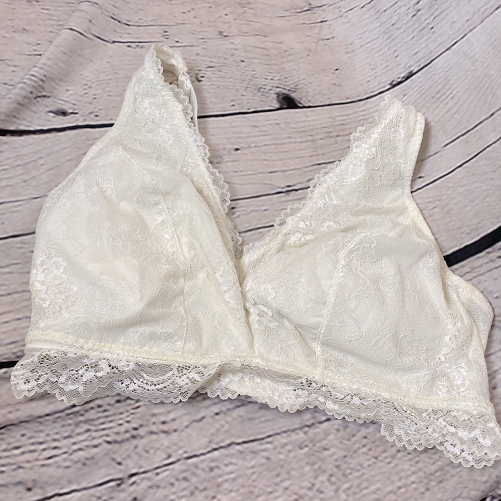 Sweet Treasures Cream Lace Bra/Bralette Size 2X Excellent Condition